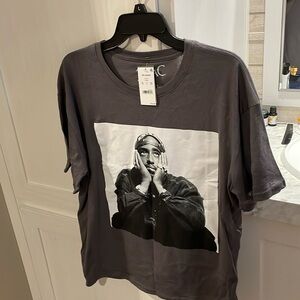 Women’s 2pac shirt. Still has tags/never worn. xxl